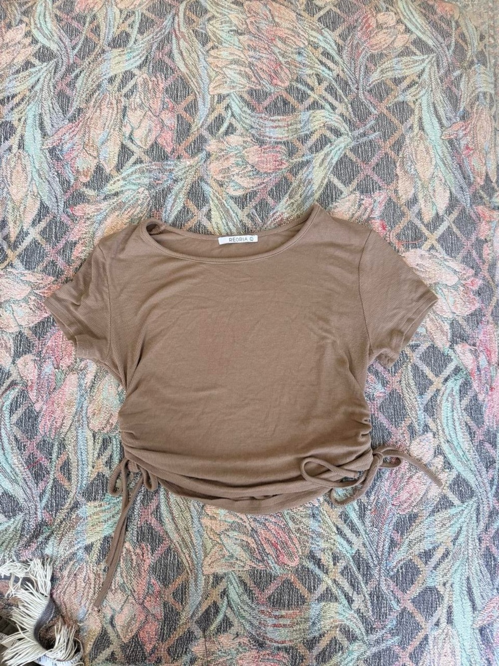 ReoRia Brown Side-Tie Ruched Crop Top